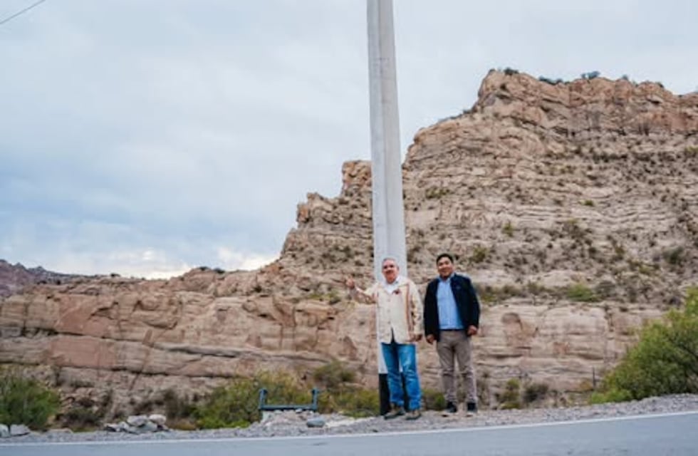 Avanza la nueva línea de media tensión en Barranca Larga