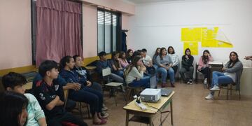 Alumnos de la Secundaria de Bellocq participaron en un taller sobre Bullying y Cyberbullying