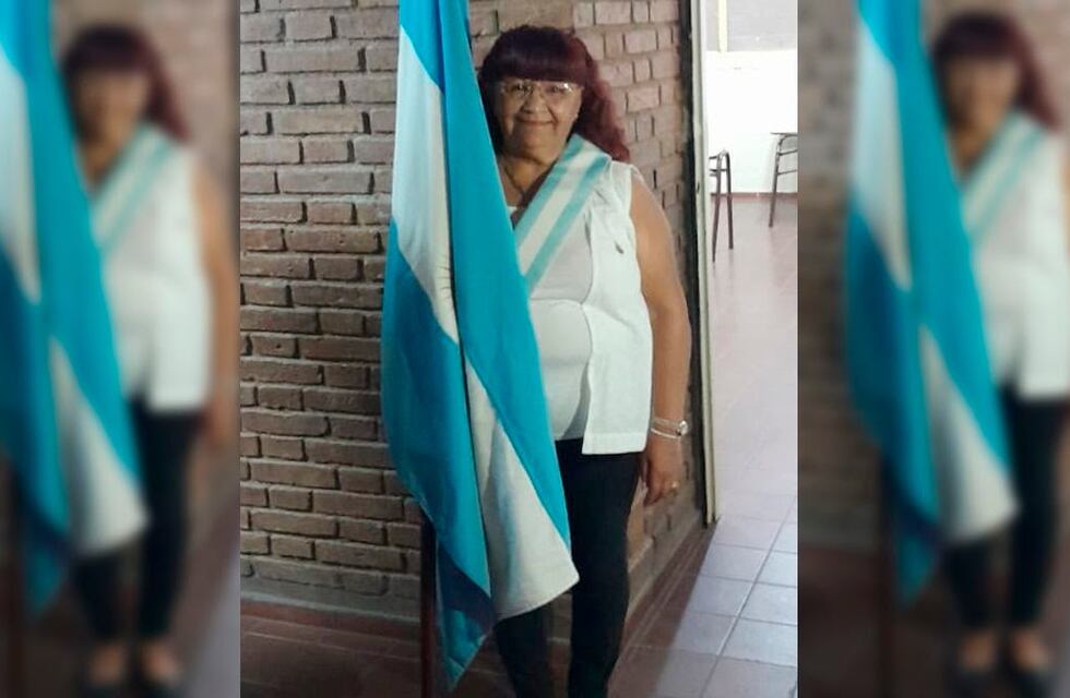 Merecida recompensa: terminó el secundario en Mendoza a los 67 años y fue abanderada