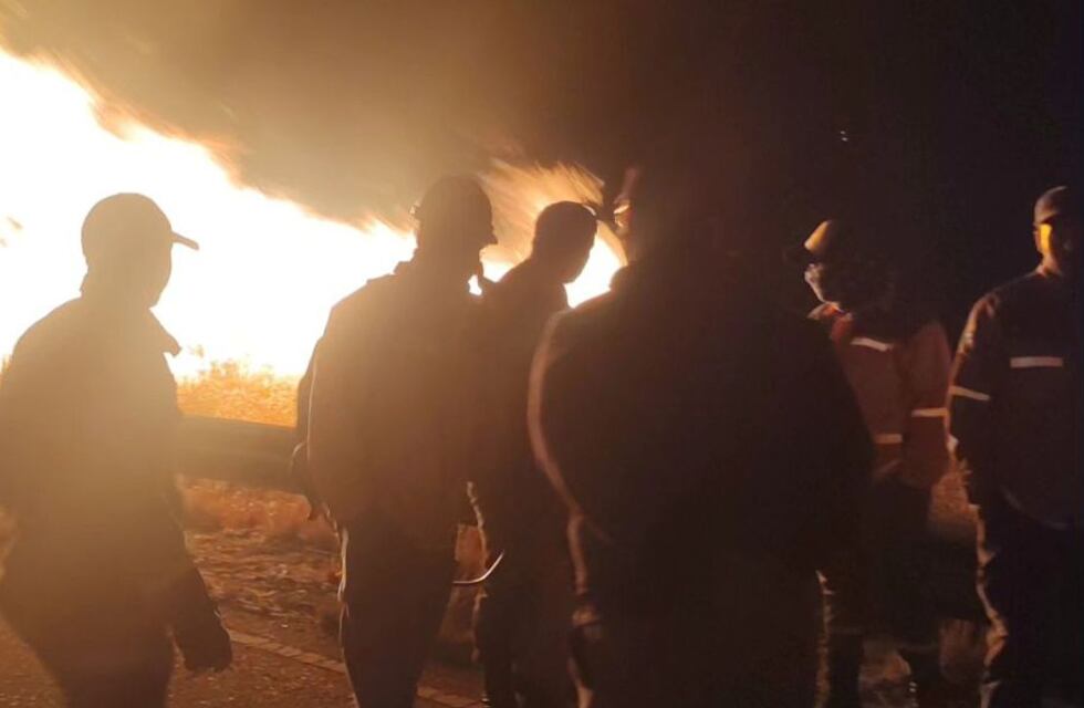 Combaten un voraz incendio en El Trapiche