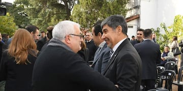 El vicegobernador, Miguel Acevedo junto a monseñor Carlos Sanchez.