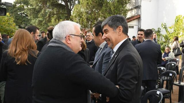 El vicegobernador, Miguel Acevedo junto a monseñor Carlos Sanchez.