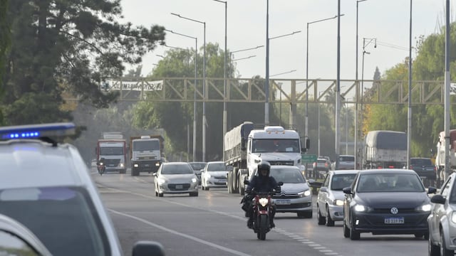 Conmoción en Mendoza: un joven murió al tirarse debajo de un camión (imagen ilustrativa)