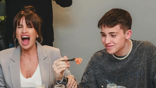 Flor Peña y su hijo Juan Otero preparando la fiesta de 15. (Instagram Flor Peña)