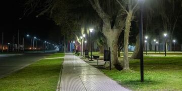 La plaza Domingo Arán con nuevas luminarias led (Facebook Comuna de Soldini)