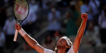 El griego Stefanos Tsitsipas eliminó a Alexander Zverev y pasó a la final de Roland Garros.