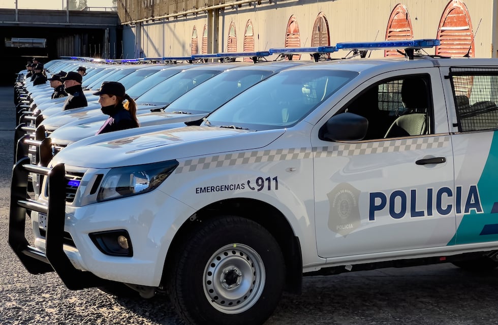 Las 20 camionetas que el Municipio compró y donó a la Policía de la Provincia ya patrullan la ciudad