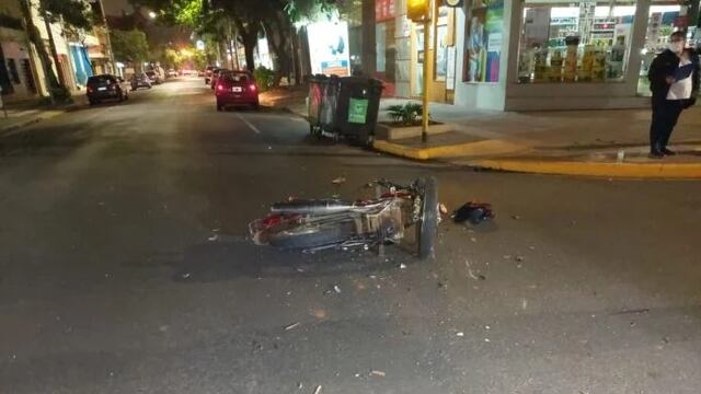 Motociclista herido tras un choque en el centro de Posadas.