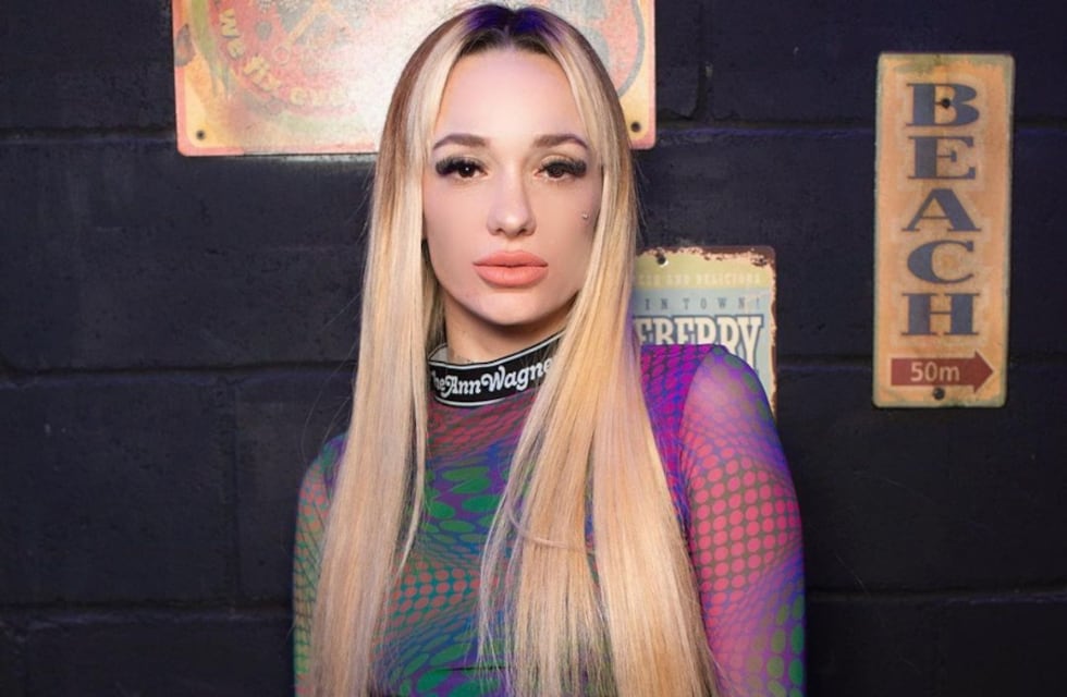 El día que La Joaqui posó en microbikini desde la piscina y subió la temperatura en Instagram