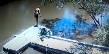 Buscan a un hombre que ingresó a nadar al arroyo de Claromecó y desapareció (captura de pantalla)