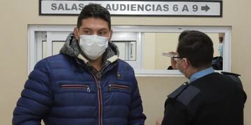 Al agente lo pescó una cámara cuando robaba los retrovisores de una moto.