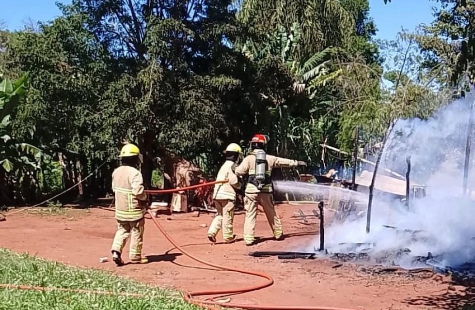 Incendio consumió una vivienda de la comunidad Fortín Mborore de Puerto Iguazú