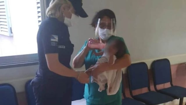 Halló a un bebé de tres meses en su patio y lo resguardó en Colonia Wanda.