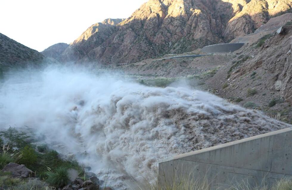 Por la limpieza en el dique Potrerillos piden hacer un uso responsable del agua potable