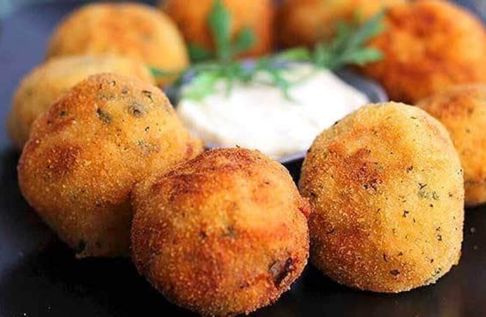 Receta viral: papas rellenas con salsa de ajo para sorprender a todos