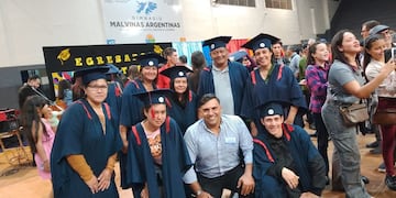 Puerto Iguazú: cinco estudiantes vencen obstáculos y culminan el secundario en “La Casita”.
