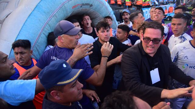 Hubo incidentes en la manga del túnel al final del Belgrano-Talleres (Javier Ferreyra / La Voz).