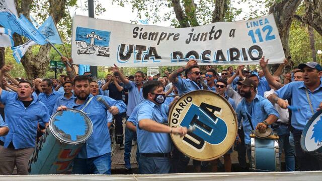 Protesta de colectiveros en plaza San Martín de Rosario