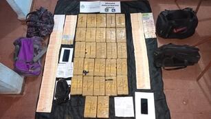 Dos pasajeras bolivianas habrían ocultado casi 30kilos de cocaína en el baño de un colectivo que desde Jujuy iba a Mendoza.