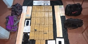 Dos pasajeras bolivianas habrían ocultado casi 30kilos de cocaína en el baño de un colectivo que desde Jujuy iba a Mendoza.