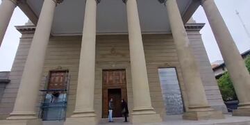 Iglesia Catedral de San Luis blindada ante el Encuentro Plurinacional de Mujeres. Piden que no se acerquen a menos de 200 metros.