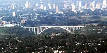 Puente de la Amistad que une Brasil con Paraguay, desde donde proviene la mayor cantidad de droga de contrabando.