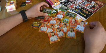 Furor por la colección de figuritas y album del mundial de futbol QATAR 2022
Foto: José Gutierrez/ Los Andes