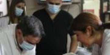 Más de 98 residentes del Hogar San Roque fueron inmunizados contra la gripe, Covid-19 y neumonía.
