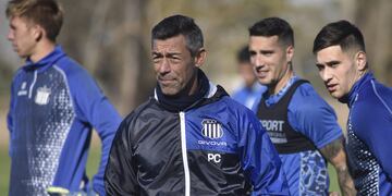 Pedro Caixinha espera la llegada de Julio Buffarini y de los demás refuerzos (Ramiro Pereyra / La Voz).