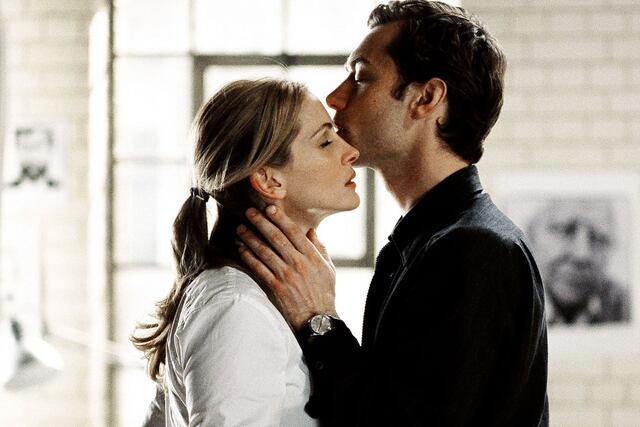 ¿Se puede mantener una única relación toda la vida? ¿Qué es, en última instancia, ser infiel? La novela de Luisgé Martín se entromete en lo más profundo de los vínculos de pareja.