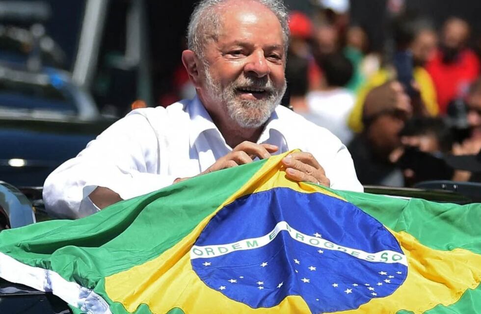 En un país polarizado, Lula da Silva asumió como presidente de Brasil