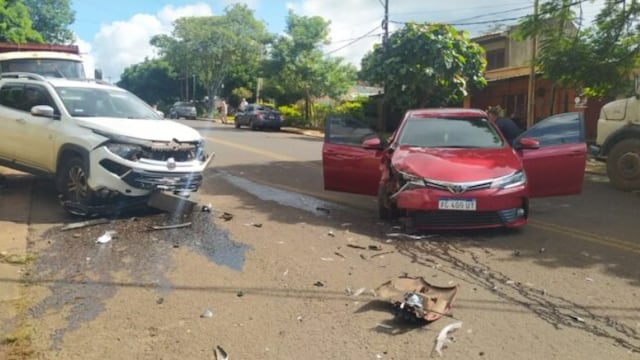 Accidente vial en Posadas dejó como saldo a una conductora hospitalizada.