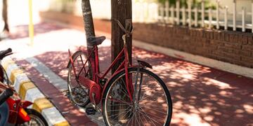 La Olvidada la historia de la bicicleta roja de Arroyito