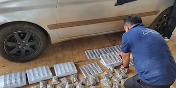 Agentes de Aduanas impiden el contrabando de pendrives en Puerto Iguazú.