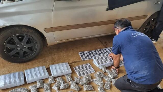 Agentes de Aduanas impiden el contrabando de pendrives en Puerto Iguazú.