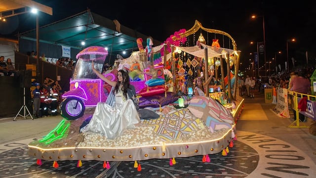 La representante de los estudiantes del departamento Dr. Manuel Belgrano, Manuela Sánchez de Bustamante, en la carroza de su colegio, el Complejo Educativo "José Hernández".