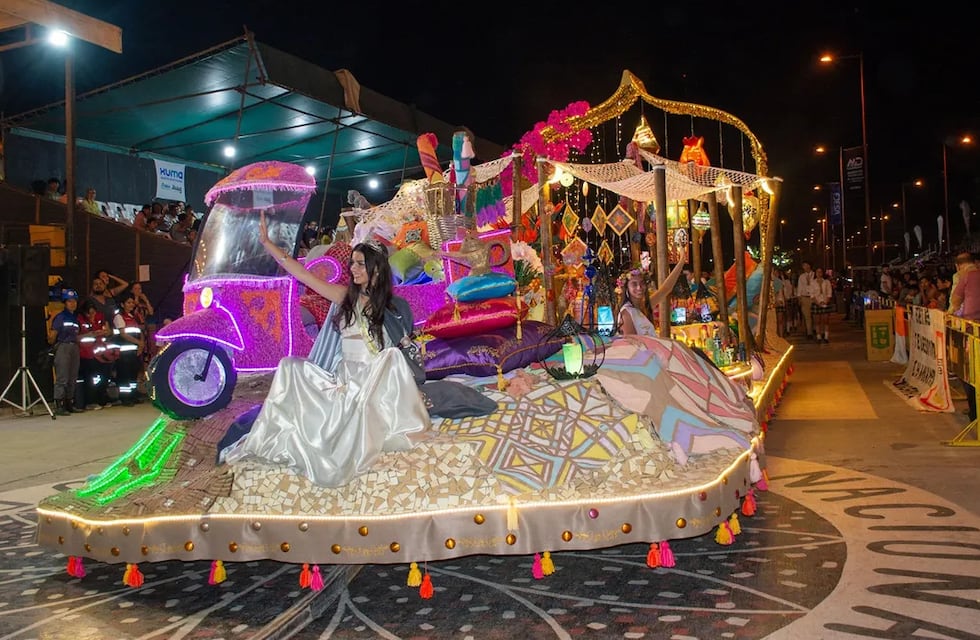 FNE 2024: después del debut, noche de desfile para las carrozas del Grupo B