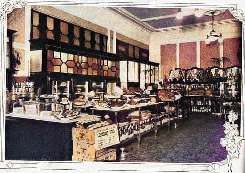 Fotos de archivo de la confitería La Oriental, la más antigua de Córdoba. (Foto: Gentileza)