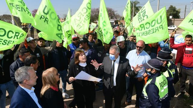 Jaldo recorrió el inicia obra de 135 viviendas en Capital por parte del Ipvdu