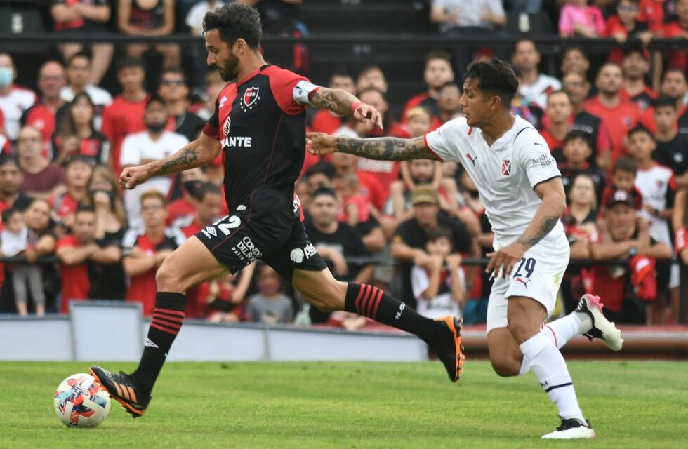 Newell’s pegó sobre el final y con 10 futbolistas venció a Independiente por 1-0