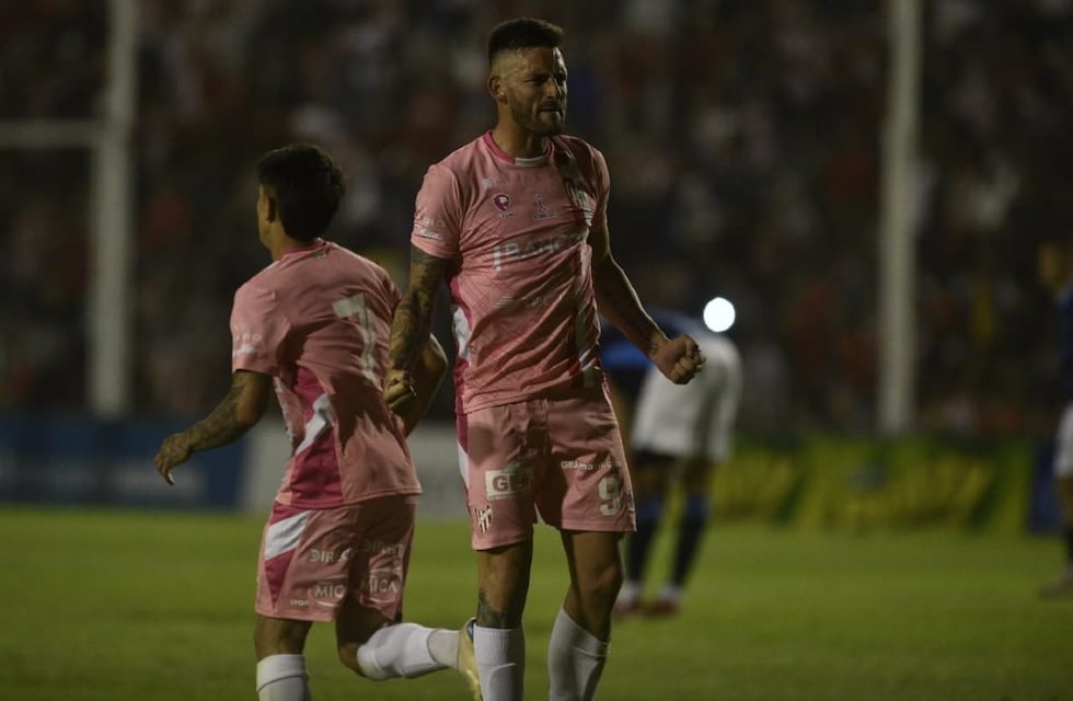 Instituto por Joaquín Molina: un penal errado y el gol que abrió el partido