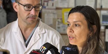 El subdirector del Hospital "Dr. Jaime Ferré", Dr. Alejandro Fiorillo y la Dra. Natalia Weppler, directora del Hospital de Rafaela.