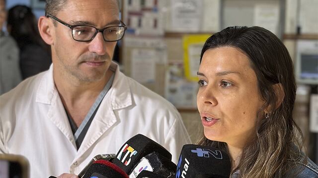 El subdirector del Hospital "Dr. Jaime Ferré", Dr. Alejandro Fiorillo y la Dra. Natalia Weppler, directora del Hospital de Rafaela.