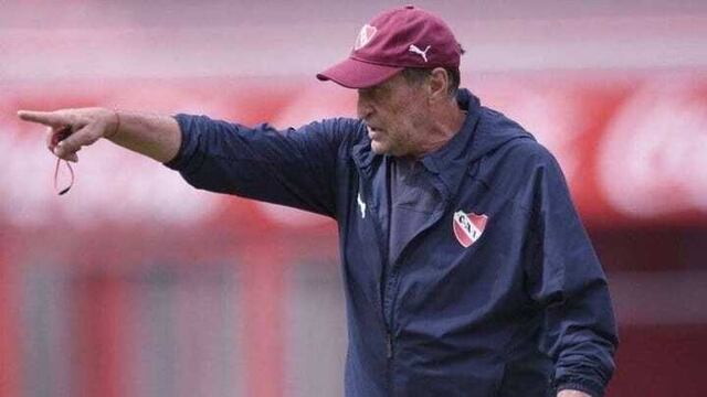 Julio César Falcioni no pudo estar en el partido ante Unión