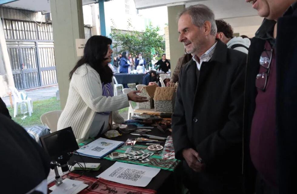 El rector Sergio Pagani en la Expo UNT