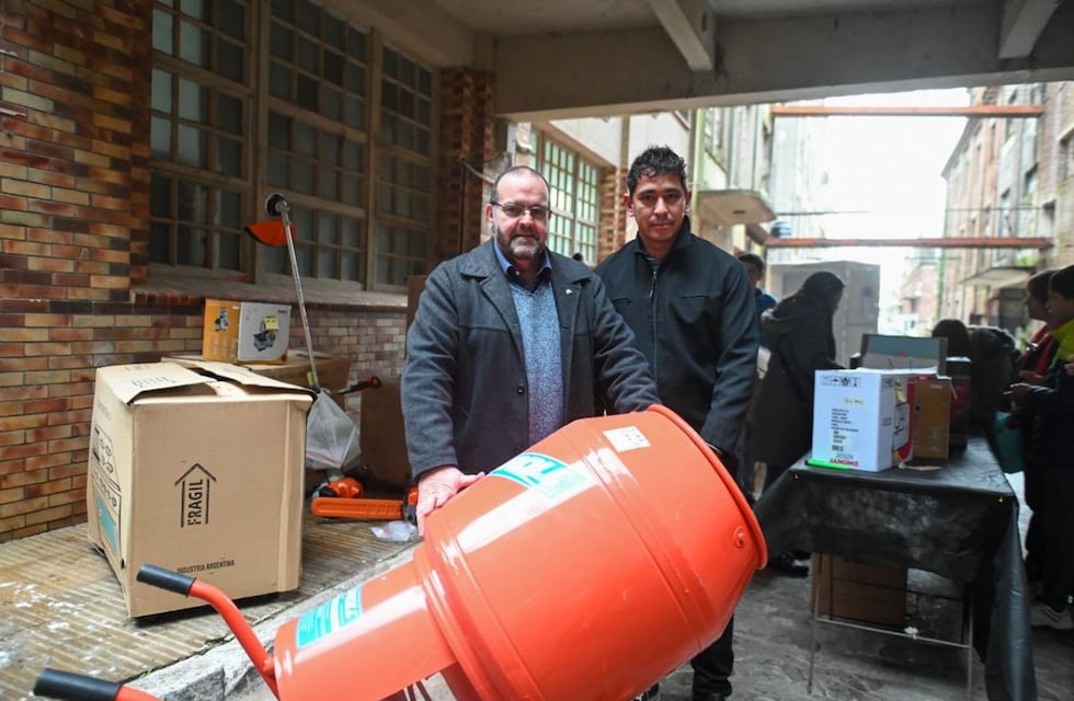 Microcréditos: el municipio entregó máquinas y herramientas a emprendedores