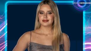 Con el chaleco abierto: Coti Romero posó sin ropa interior antes de ingresar a Gran Hermano.