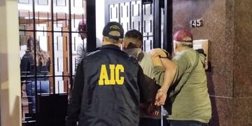 La Agencia de Investigación Criminal (AIC) de Rosario detuvo al hijo de un policía retirado en Entre Ríos al 1400. Presumen que Jonatan A. (30) pertenece a la banda de Mauro Gerez, una célula de "Los Monos".