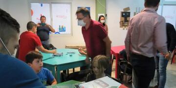 La Escuela de Robótica hizo entrega de un kit de elementos al Espacio Maker de Wanda.