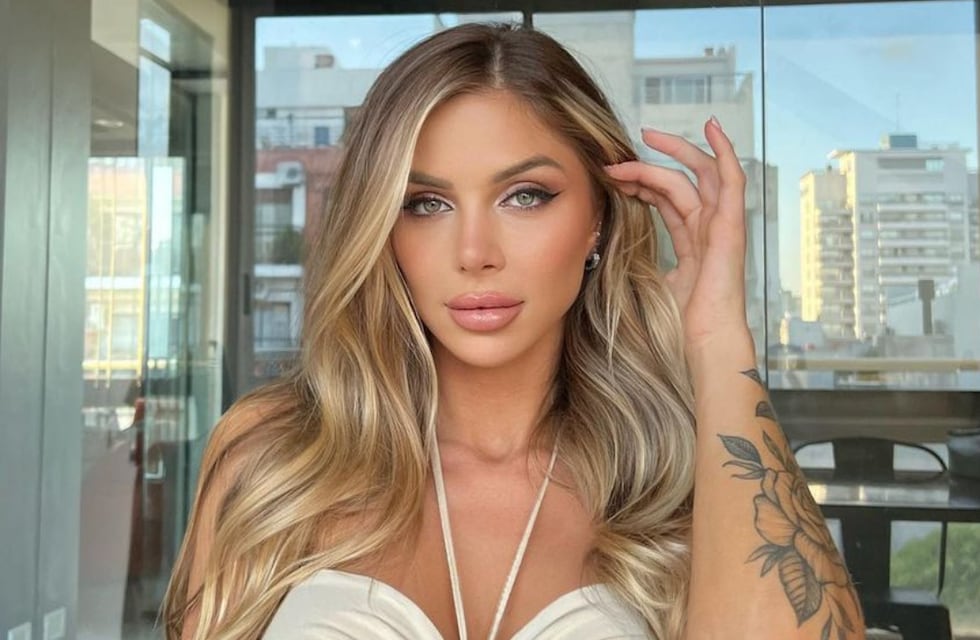 Romina Malaspina se puso un top blanco y se llevó todos los suspiros en plena Navidad